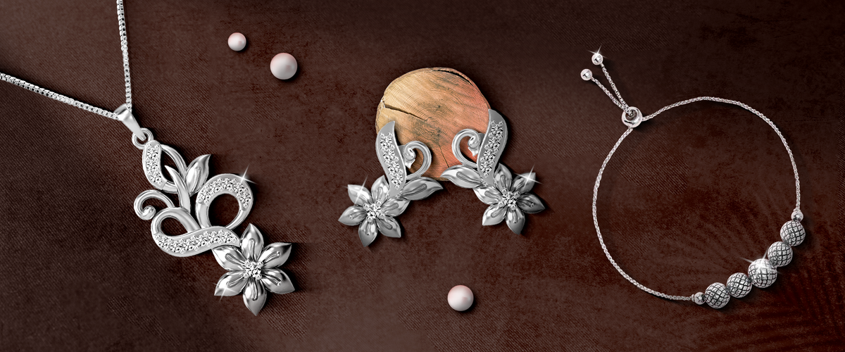 How to Style & Accessorize your Jewellery on Black Saree