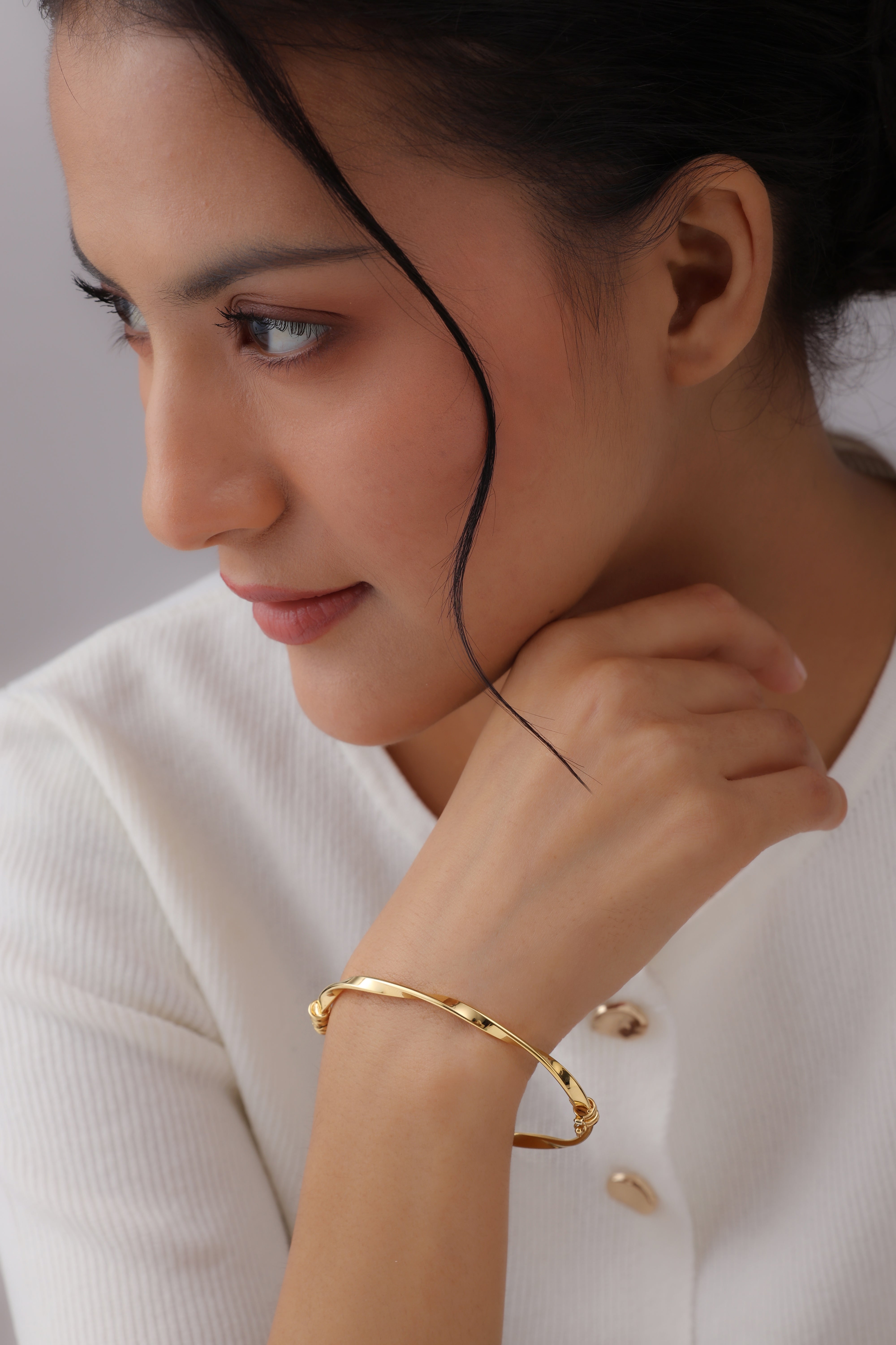Halcyon Twisted Women's Bangle Bracelet