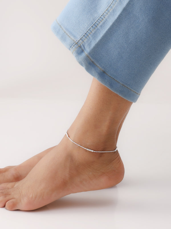 Tixerd Bar Minimal Charm Anklet in Silver