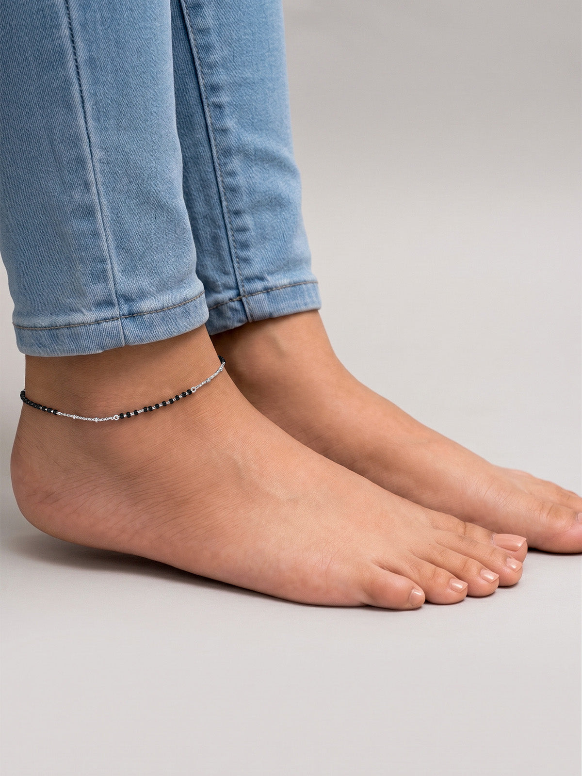 Noir Minimal Black Beaded Women?s Anklet