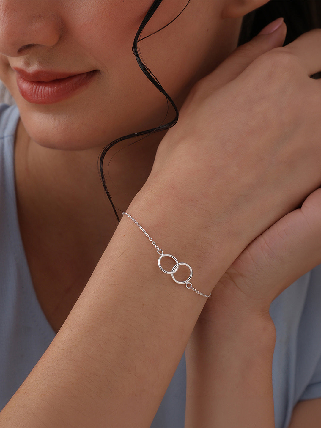 Silver Serene Interlock Bracelet