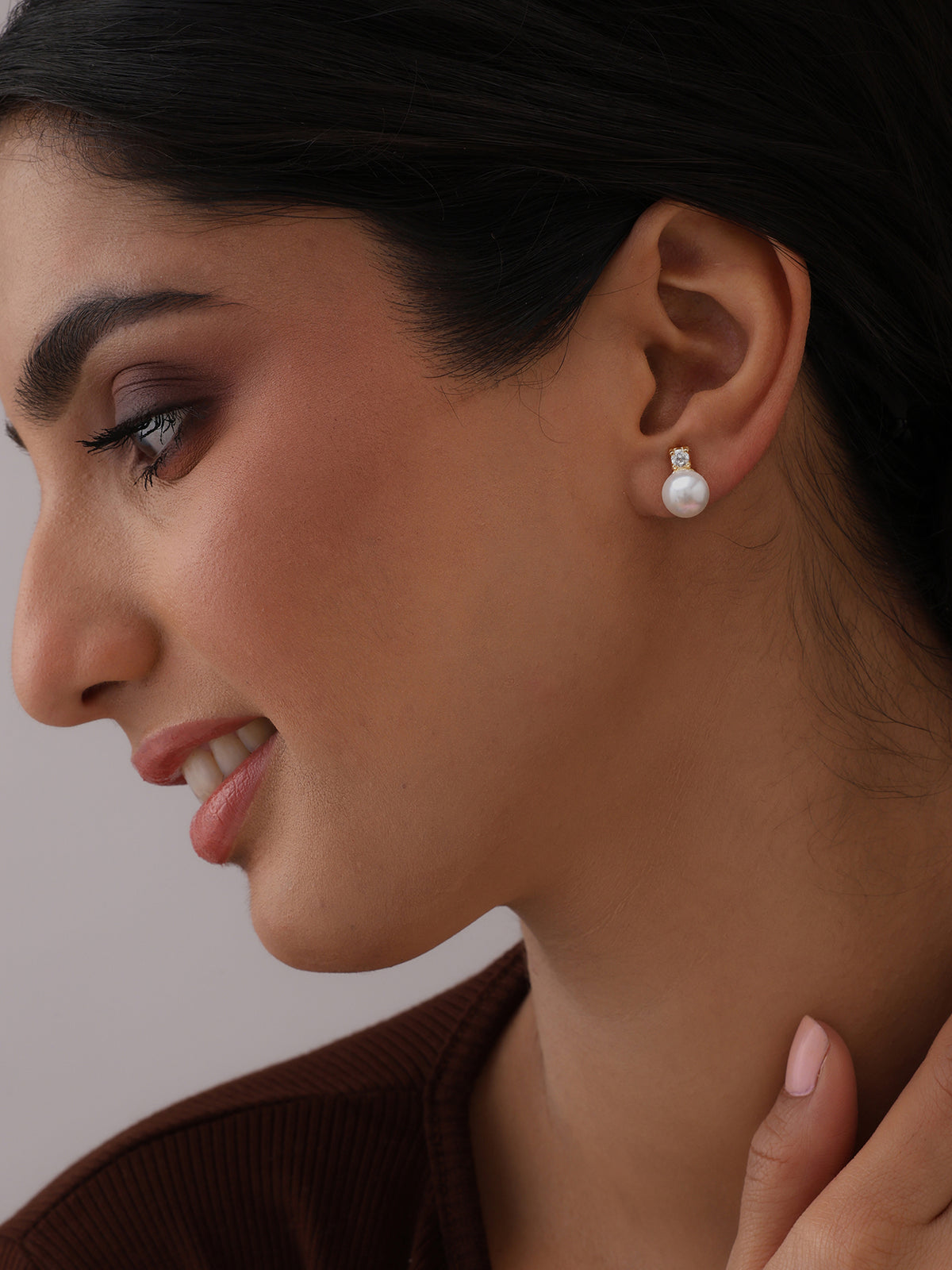 Perla Gleam Pearl Stud Earrings