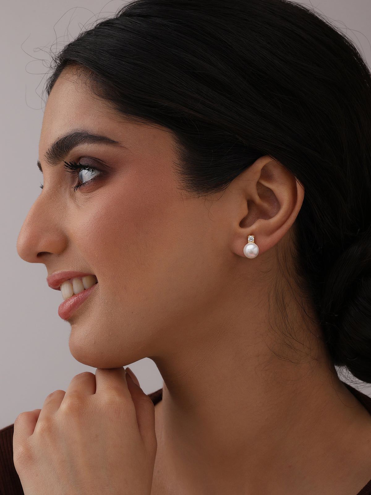 Perla Gleam Pearl Stud Earrings