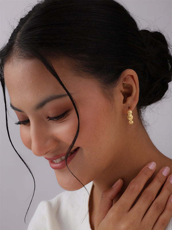 Round Shape Sculptural Dangler in Flash Gold