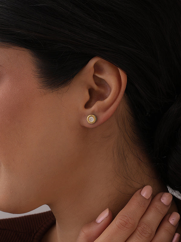 Evara Bezel Shine Stud Earrings