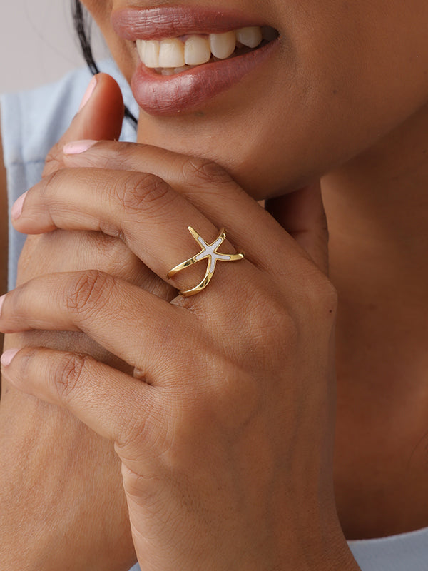 MOP Detailed Star Fish Ring in Flash Gold