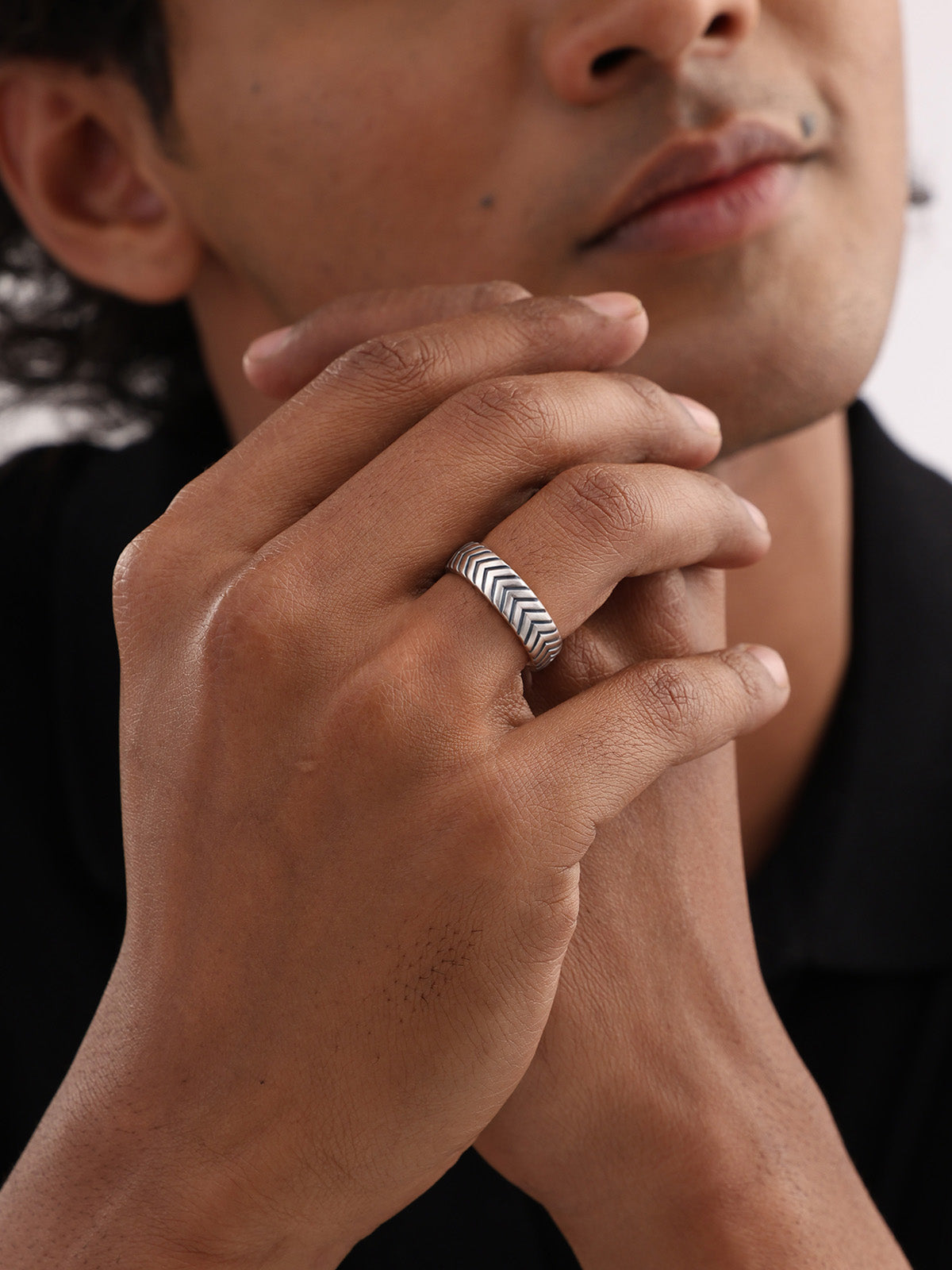 Freccia Chevron Arrow Men's Band Ring