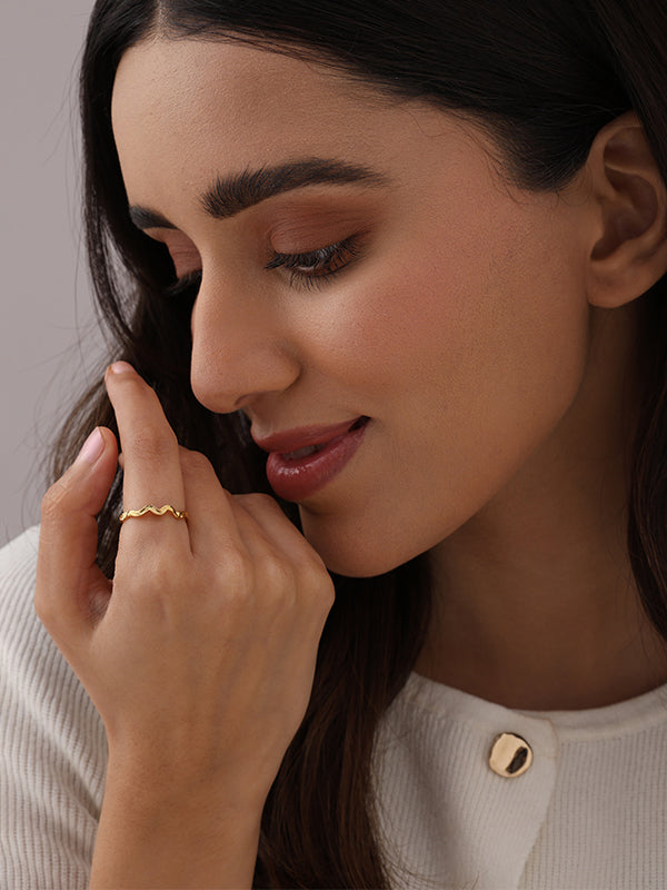 Solene Wavy Carved Finger ring for Women