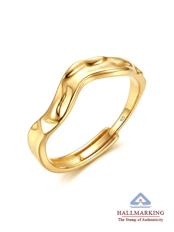 Solene Wavy Carved Finger Ring for Women