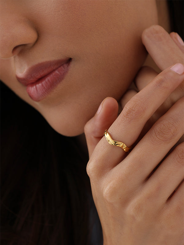 Nyra Wave Carved Finger ring for Women