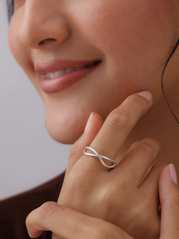 Vanya Contemporary Finger Ring for Women