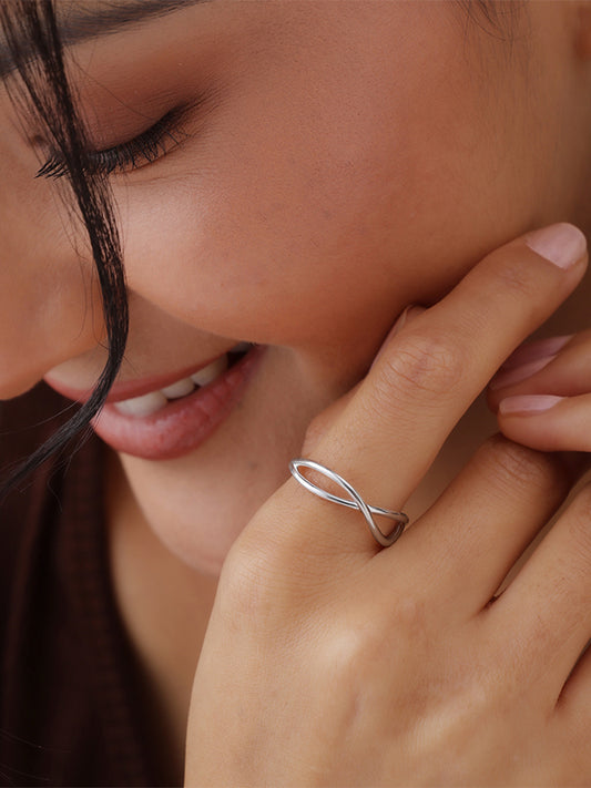 Vanya Contemporary Finger Ring for Women