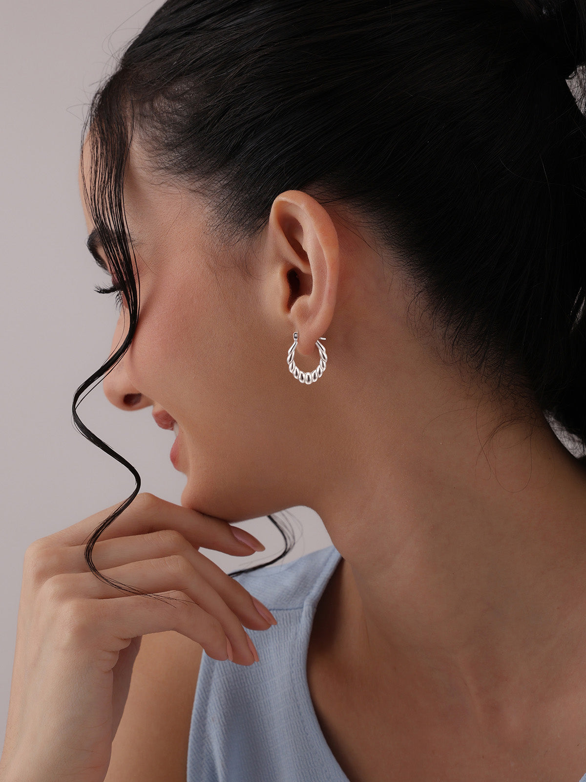 Conchiglia Twisted Shrimp Women's Hoop Earrings
