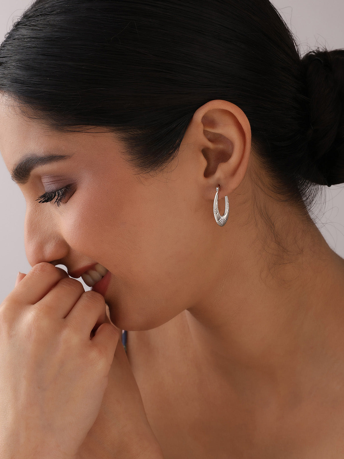 Conchiglia Ribbed Textured Women's Hoop Earrings