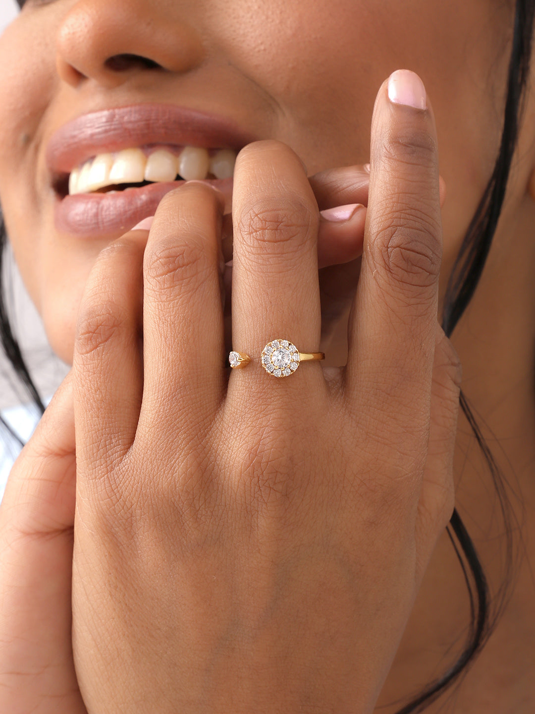 Zircon Detailed Floral Ring in Flash Gold
