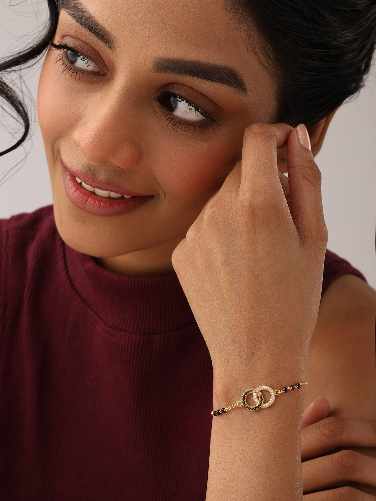 Gold Interlocking Circle Mangalsutra Bracelet