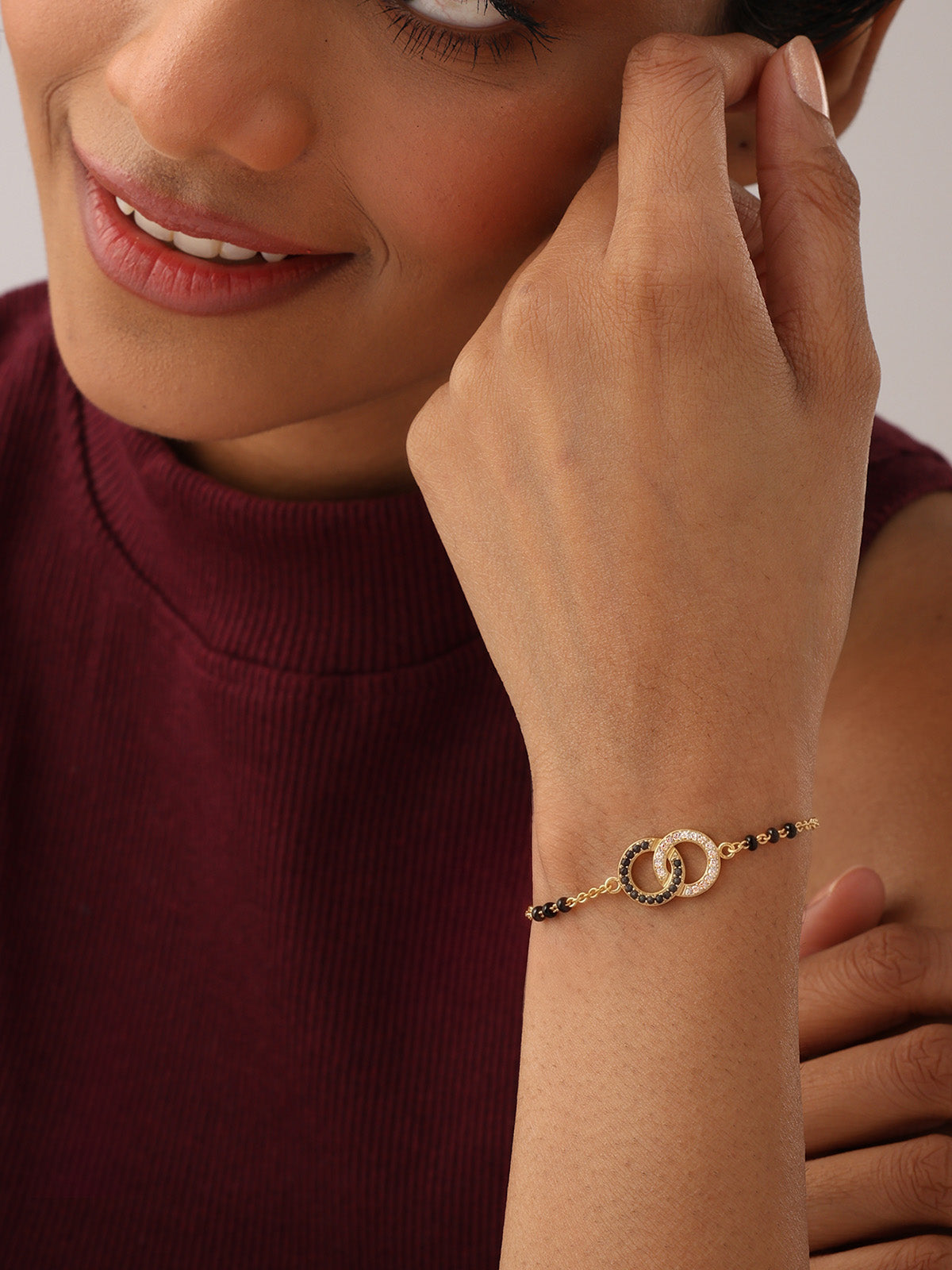 Gold Interlocking Circle Mangalsutra Bracelet