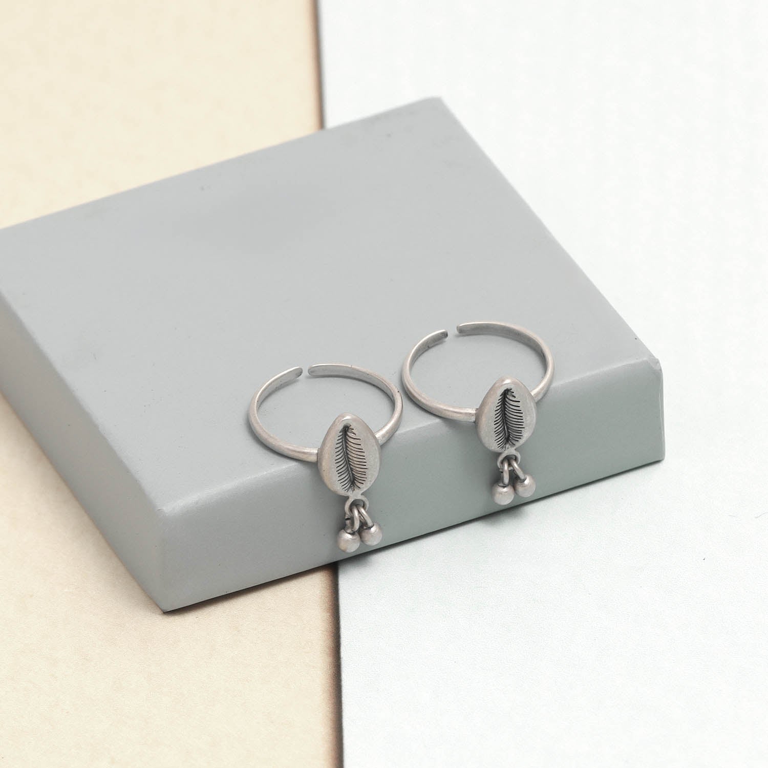 Antique Boho Cowrie Shell Toe Ring