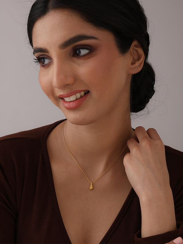 Golden Glow Teardrop Pendant Necklace