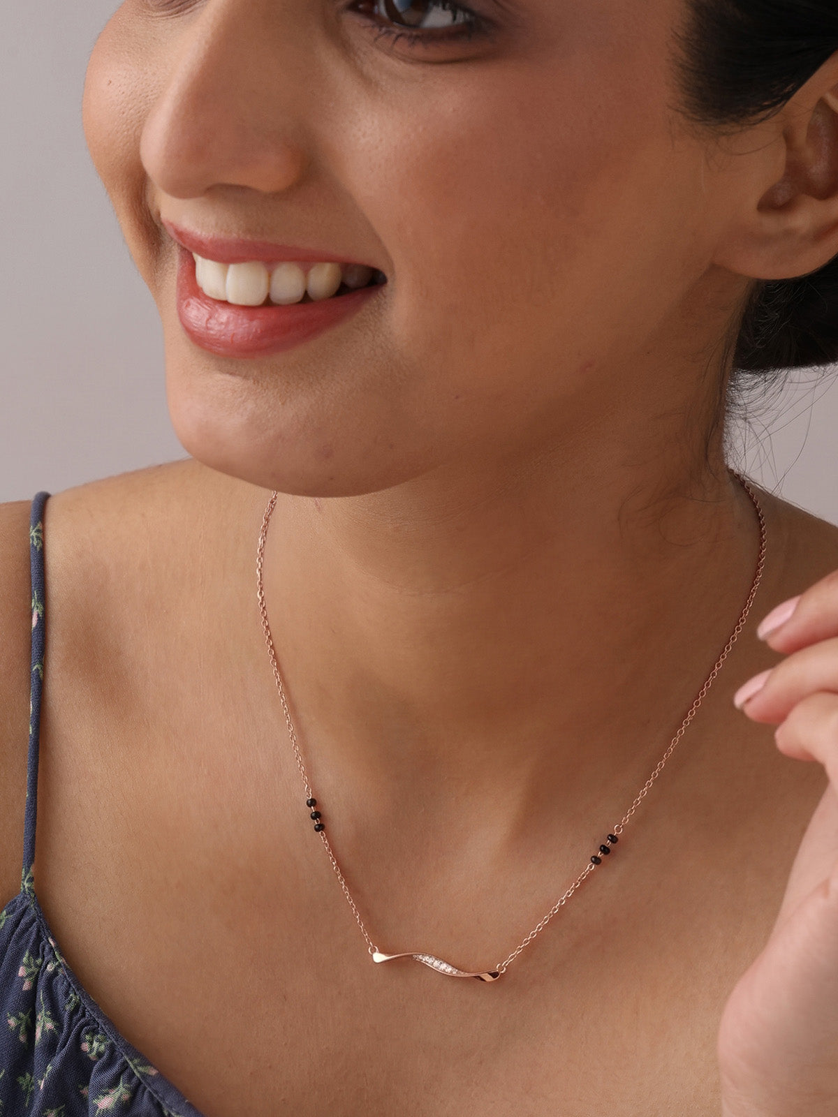 Rose Gold Black Bead Twist Bar Mangalsutra