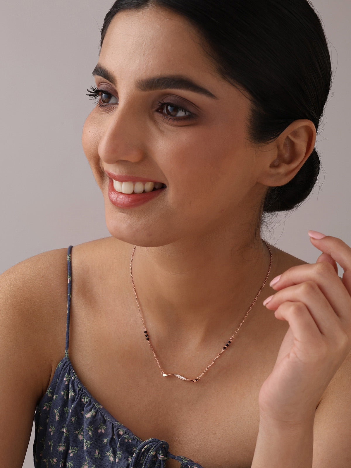 Rose Gold Black Bead Twist Bar Mangalsutra