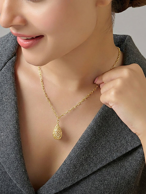 Elara Polished Pendant with chain Necklace for Women