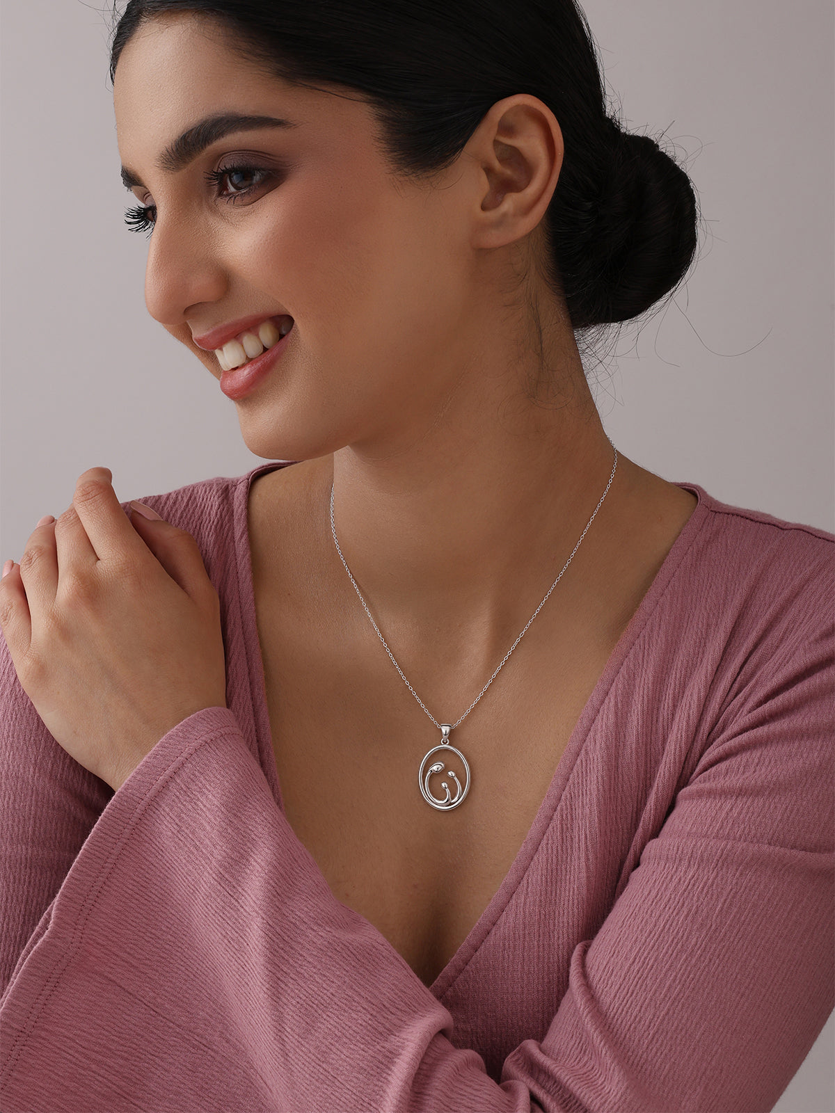 Mom Hug Pendant Women's Necklace
