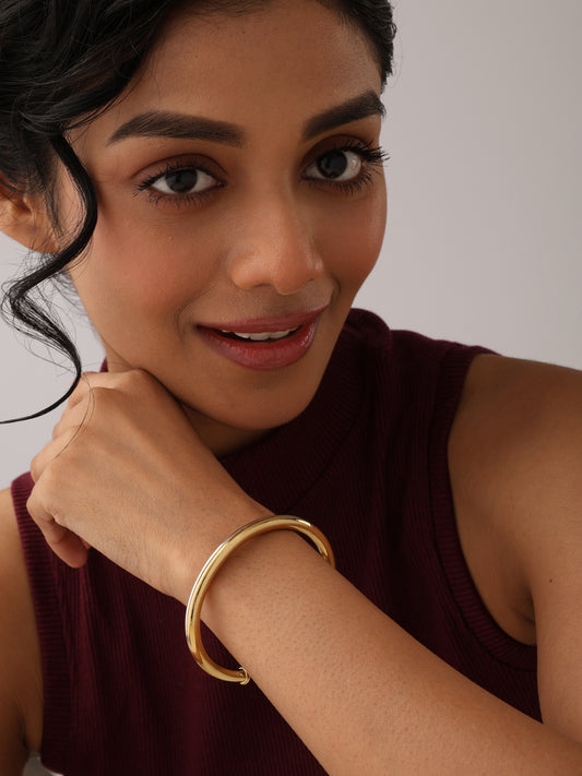 Minimal Curve Open Bangle