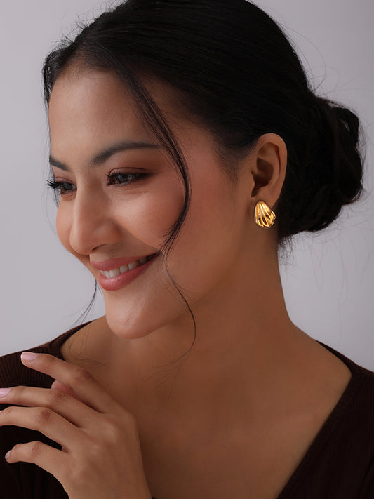 Luna Marina Shell Stud