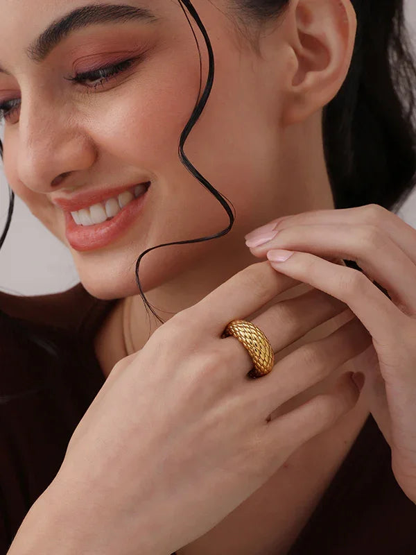 Explore Round Modern Ring in Flash Gold Design
