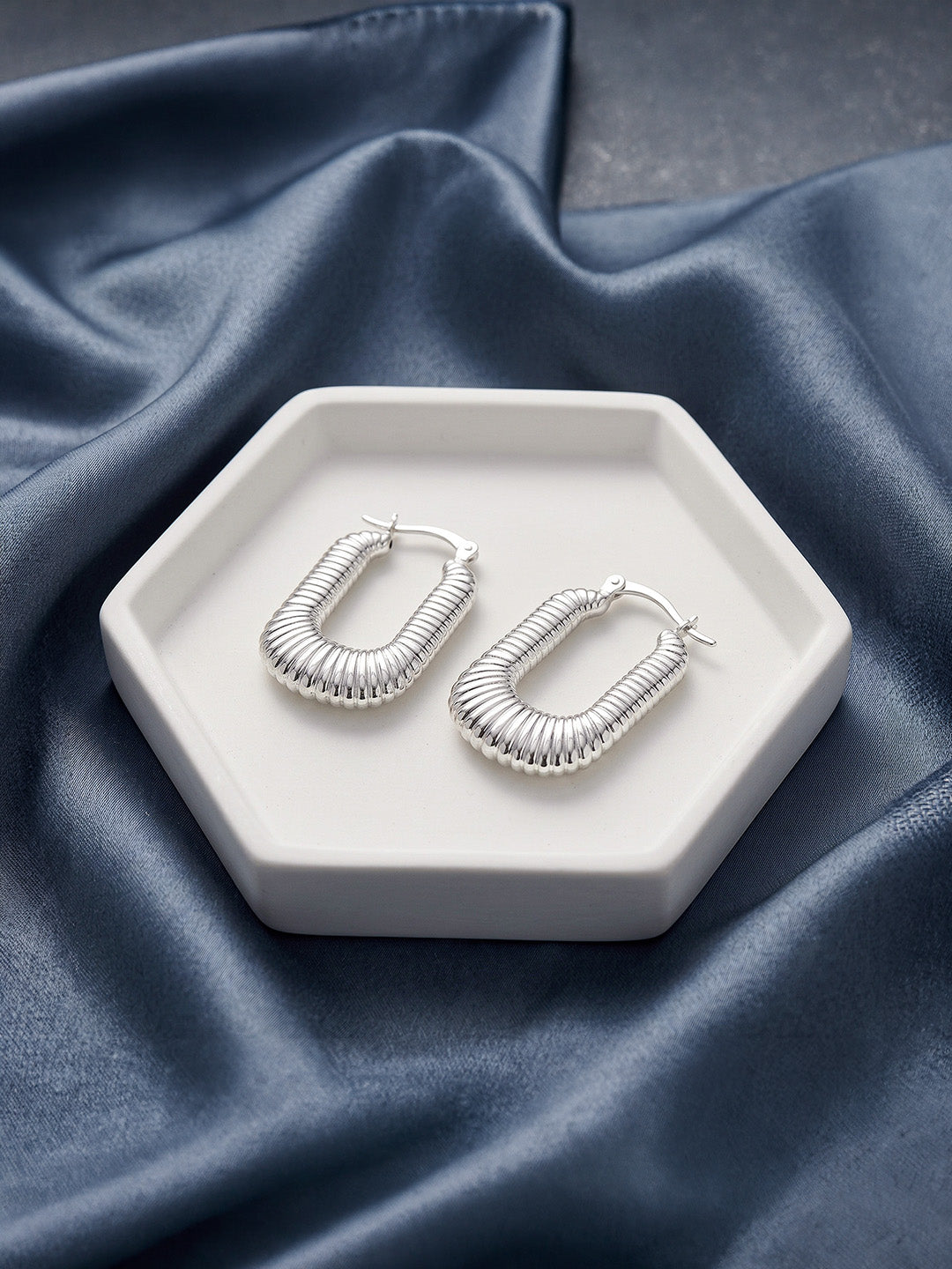 Medium Chunky Shrimp Textured U-Shape Hoops
