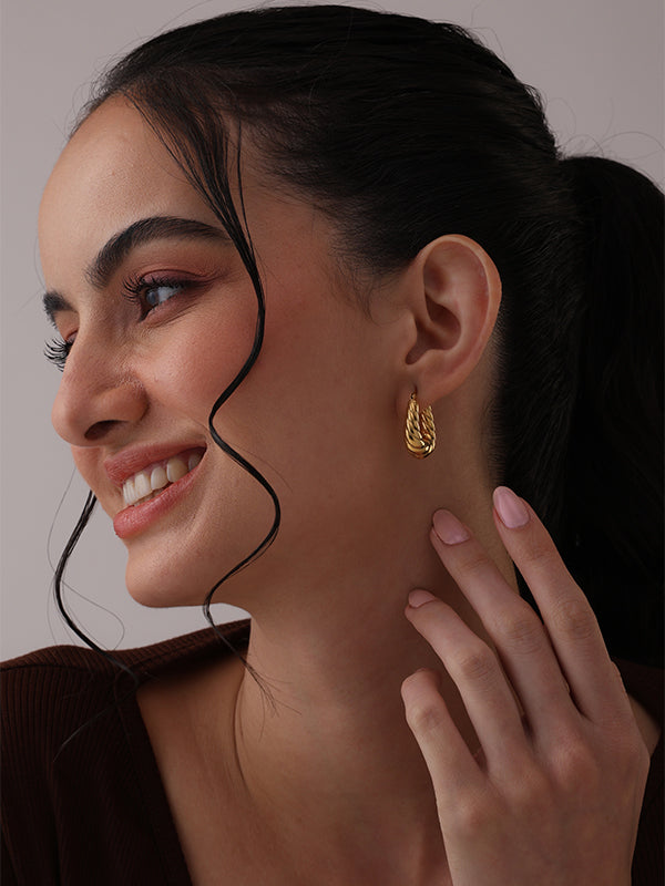 Women's Round Sculptural Hoops in Flash Gold