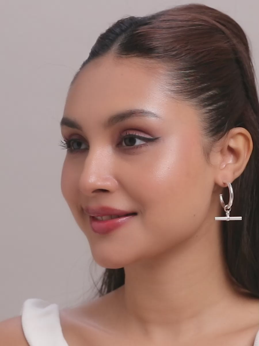 Load video: T-Bar C-Hoop Earrings