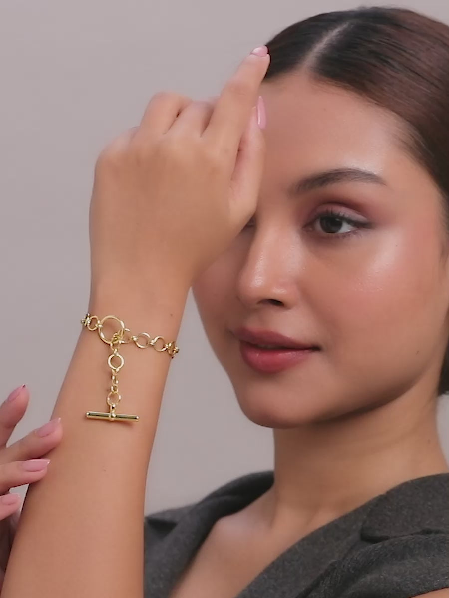 Load video: Gold-Plated T-Bar Interlock Bracelet