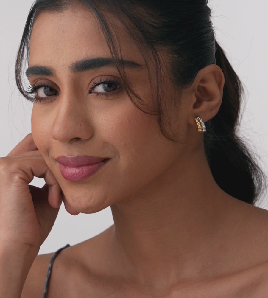 Load video: Aurika Beads Hoop Earrings