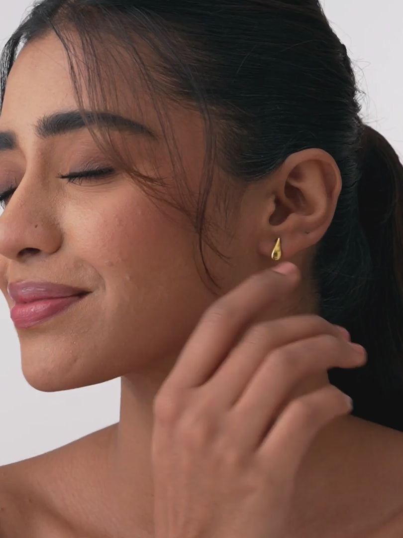Load video: Golden Elysia Teardrop Stud Earrings
