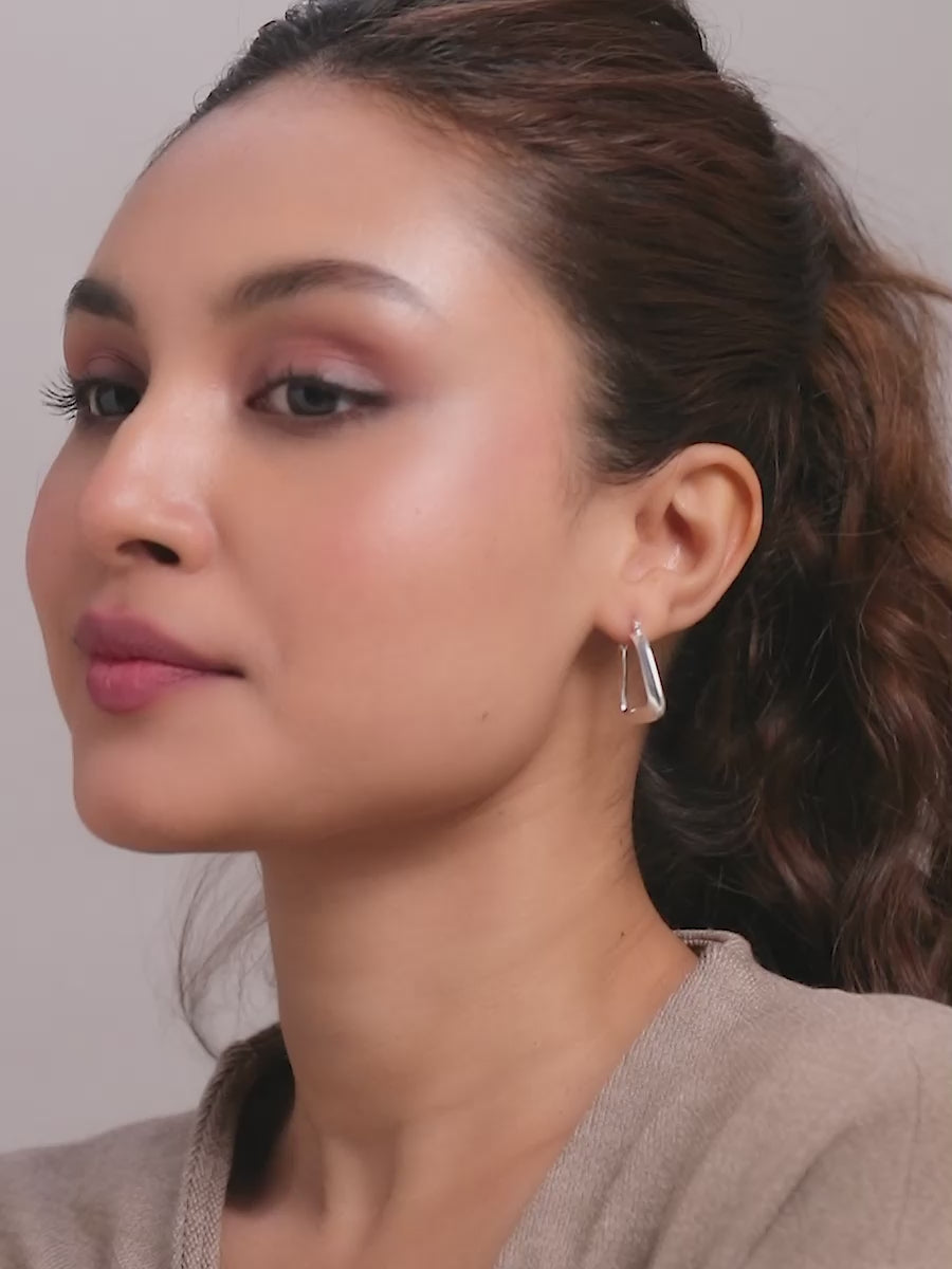 Load video: High-Polish Twisted Chunky Triangle Hoops