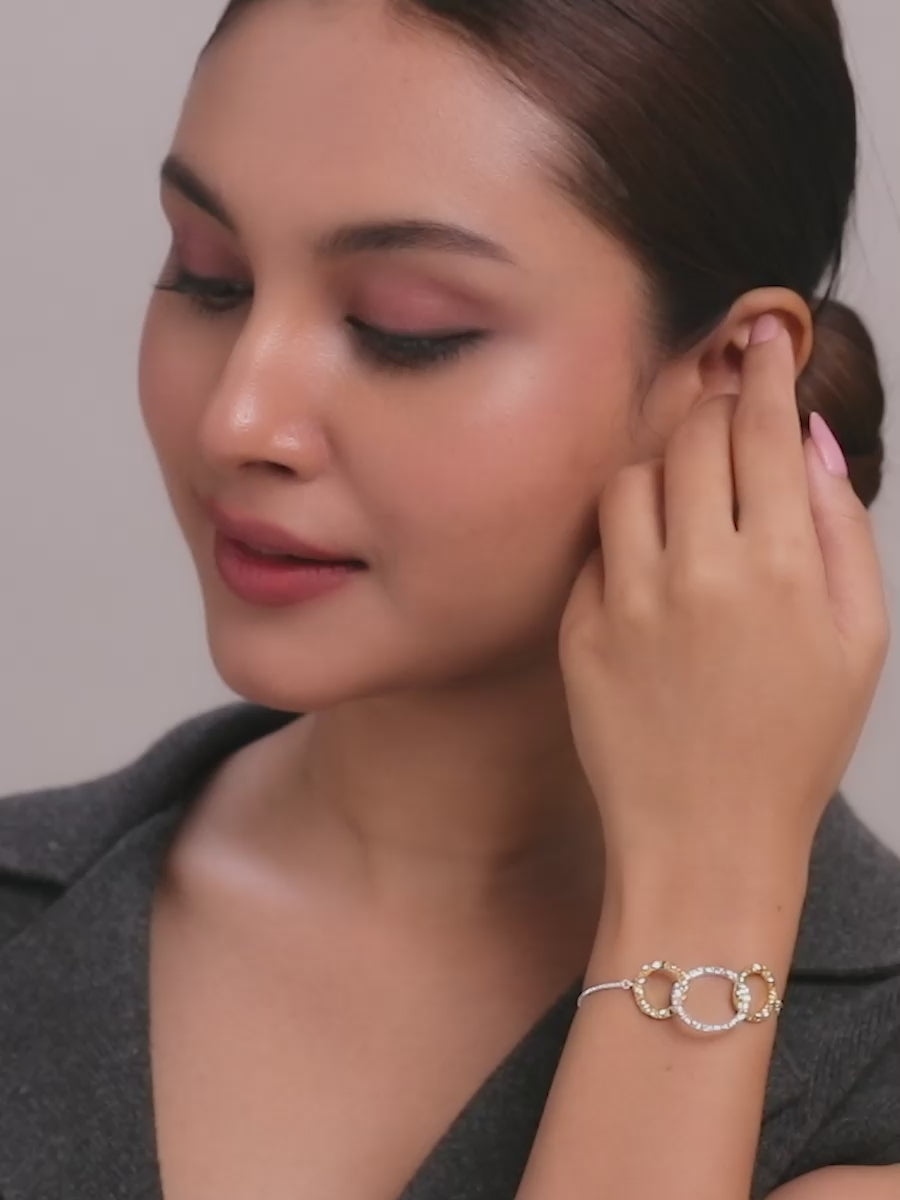 Load video: Elara Two-Tone Interlocking Circles Adjustable Bracelet