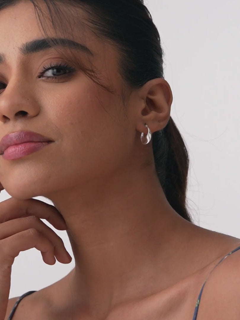 Load video: Twisted Round Wavy Click-Top Hoop Earrings