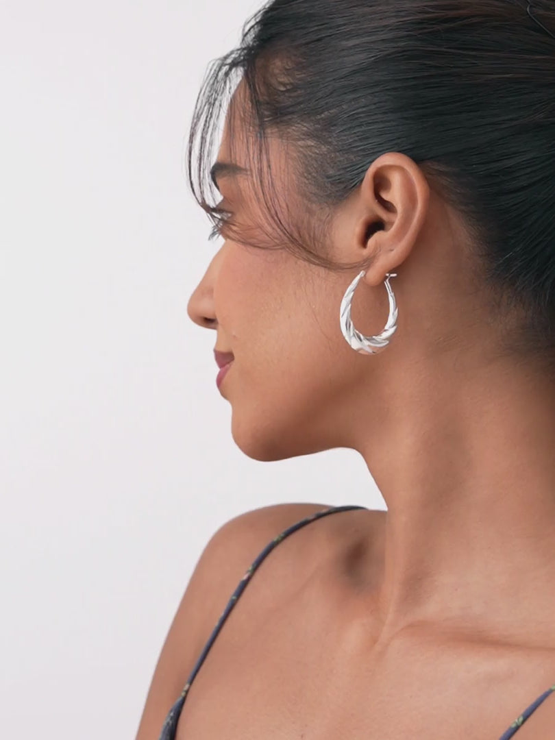 Load video: High-Polish Oval Hoop Earrings