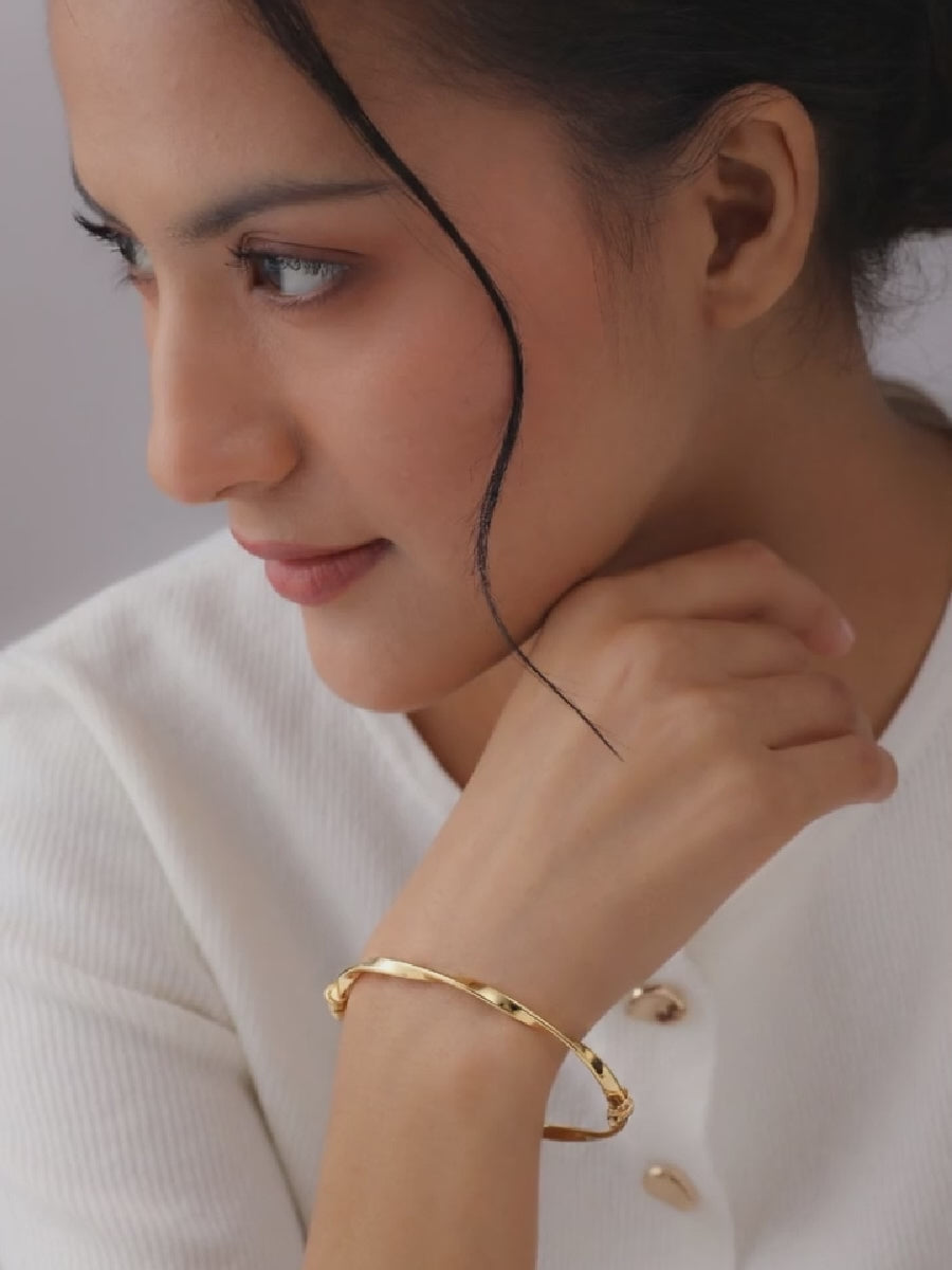 Load video: Aurelia Luxe Bangle