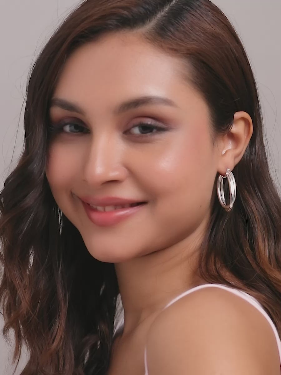 Load video: Intertwined Elegance Hoops