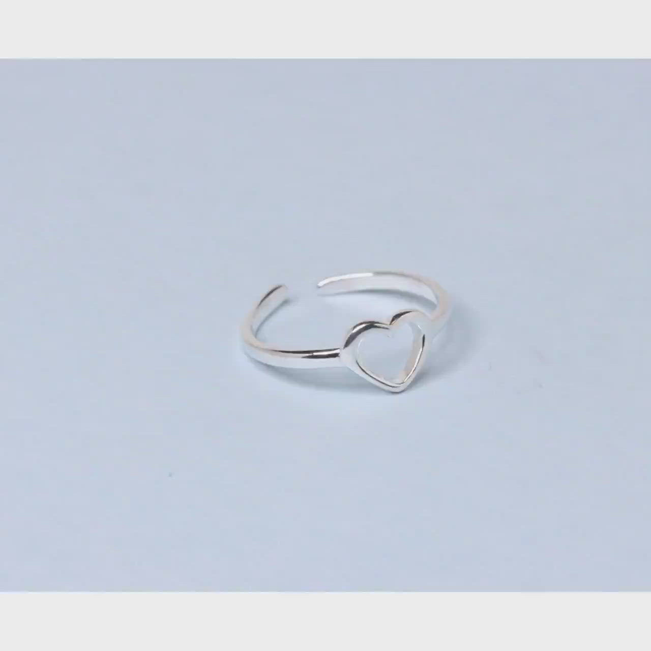 Load video: 925 Sterling Silver Open Heart Band Ring Adjustable Toe Rings for Women